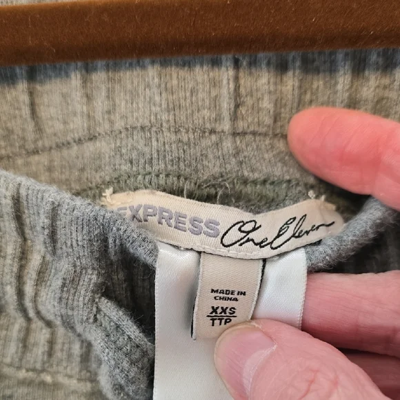 Express Women's Gray Sweatpants. Size XXS - Picture 6 of 15